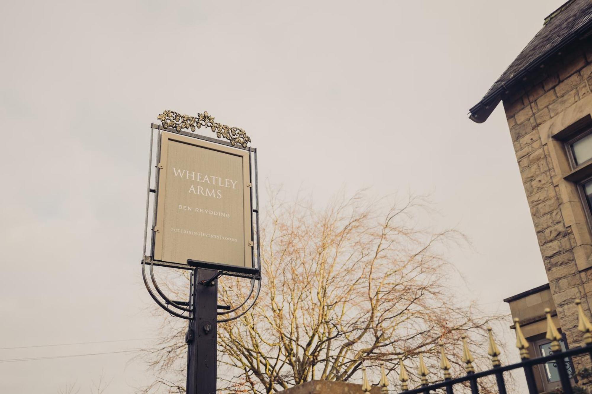 ホテル The Wheatley Arms イルクリー エクステリア 写真